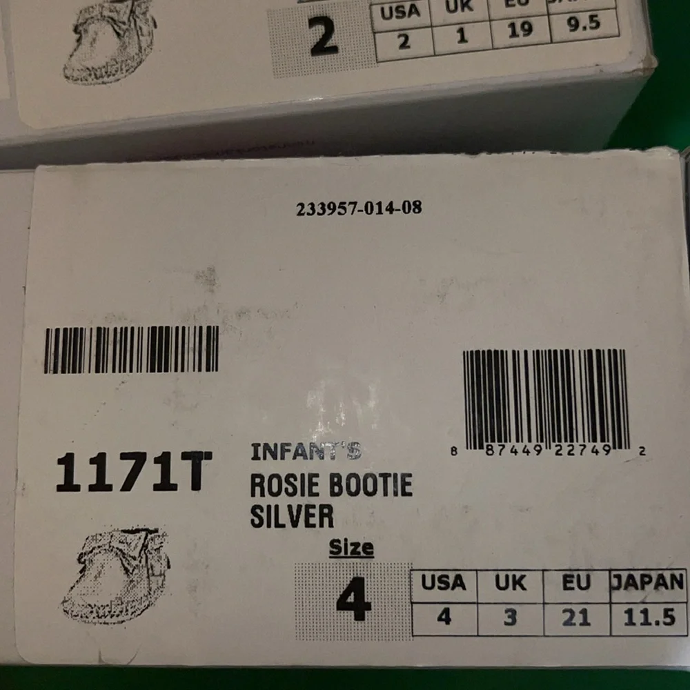 NIB Minnetonka Infant’s Rosie Bootie SILVER